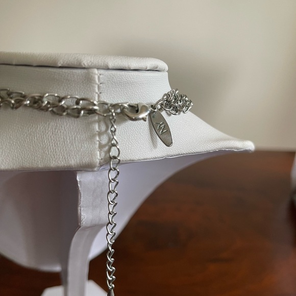 Silver tone and bleu necklace enamelled flower rhinestone lucite beads marked NY - Picture 2 of 4